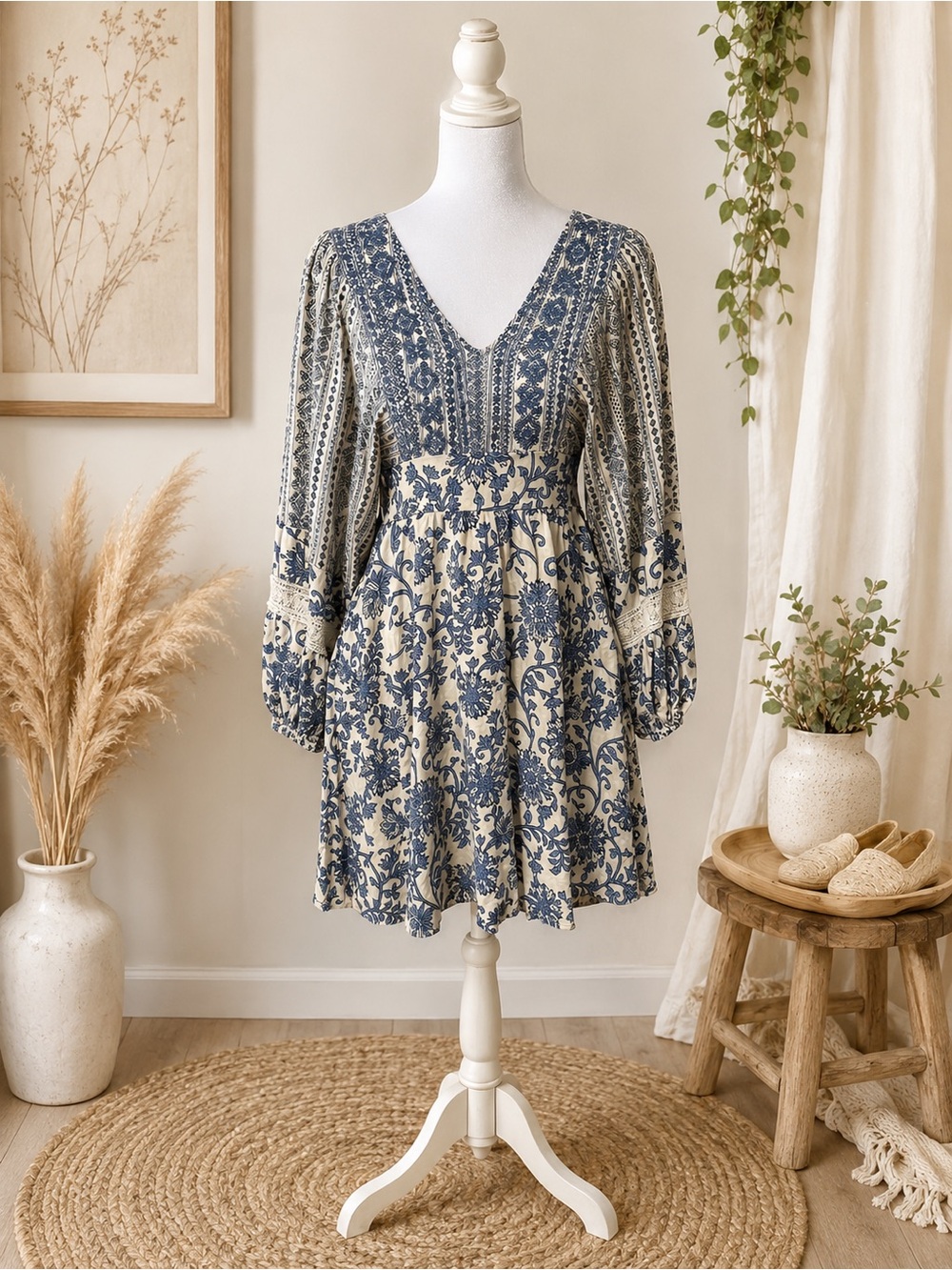 Sincerely Jules Blue Cream Floral V Neck Mini Dress Women’s Size Small